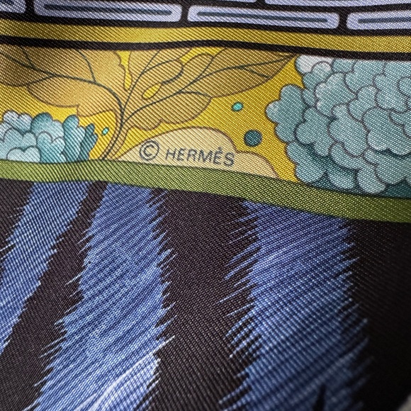 GUC Authentic La Femme aux Semelles de Vent Hermès Scarf 90cm Carré - Picture 11 of 11